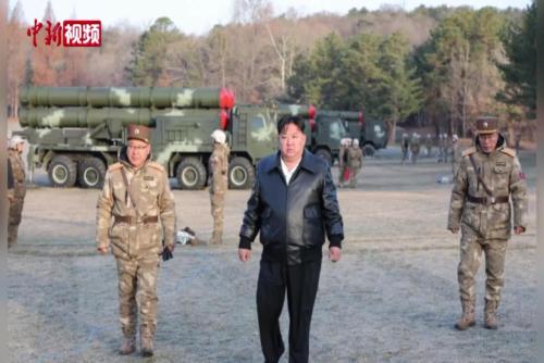 金正恩指导西部地区炮兵部队进行超大型火箭炮射击训练