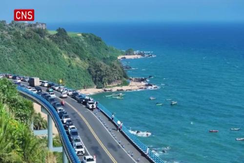 Hainan offers various ways to travel along scenic highway