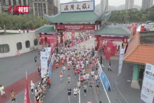 重庆历史最悠久马拉松鸣枪起跑