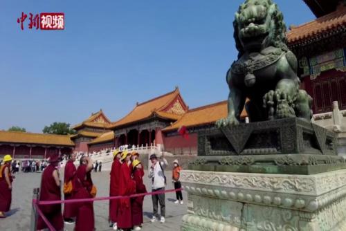 西藏少年活佛参学团在北京参访