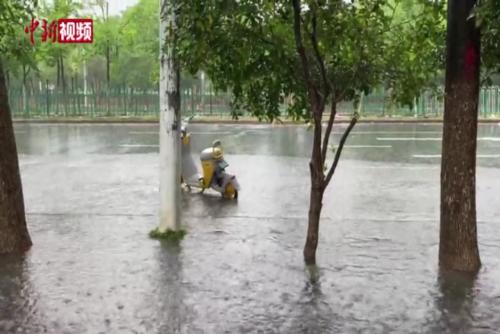 安徽多地普降大雨 合肥市区多路段积水