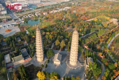 太原百年古剎永祚寺外秋景如畫