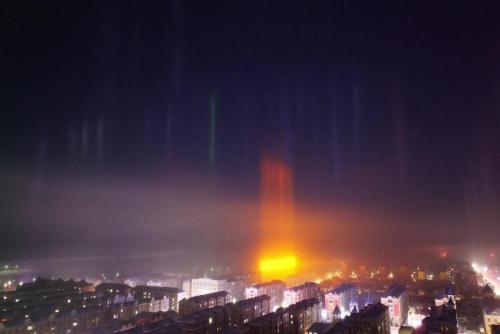 Natural light pillars illuminate night sky in N China