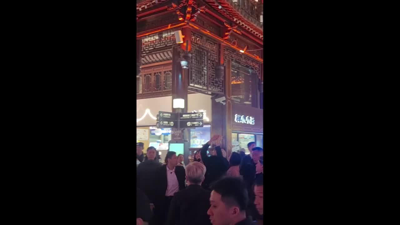 Senior Minister of Singapore Lee Hsien Loong visits Yuyuan Garden in Shanghai