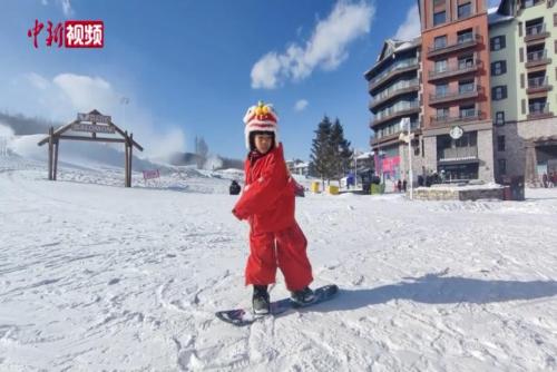 6岁萌娃雪道畅滑“圈粉”无数：冀站上最高领奖台