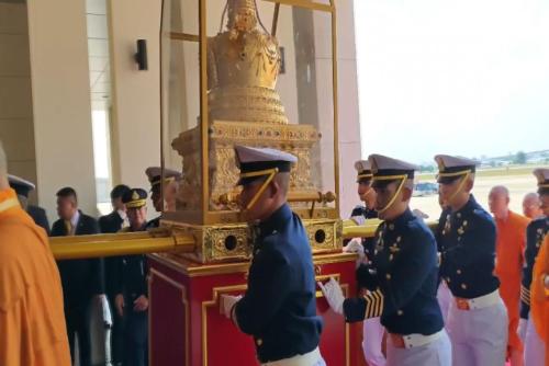 Buddha's tooth relic from Beijing's Lingguang Temple arrives in Bangkok