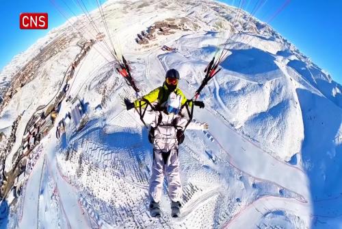 New paragliding adventure enriches winter sports in northwest China's Xinjiang