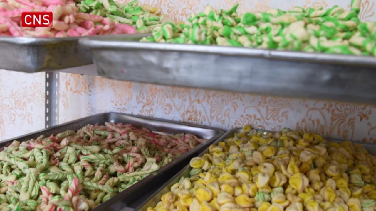 Locals prepare traditional Kasai pastries for upcoming Xizang New Year 