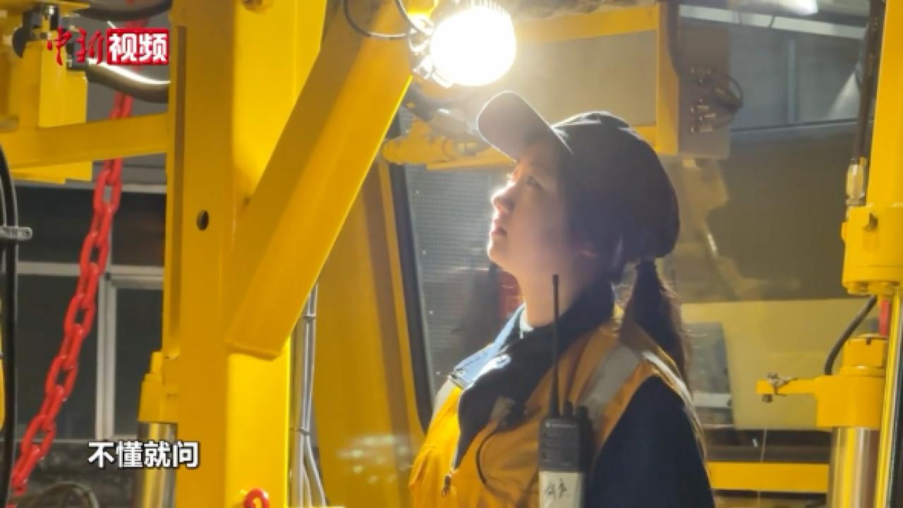 青藏鐵路線上的“00后”“機(jī)甲女戰(zhàn)士”