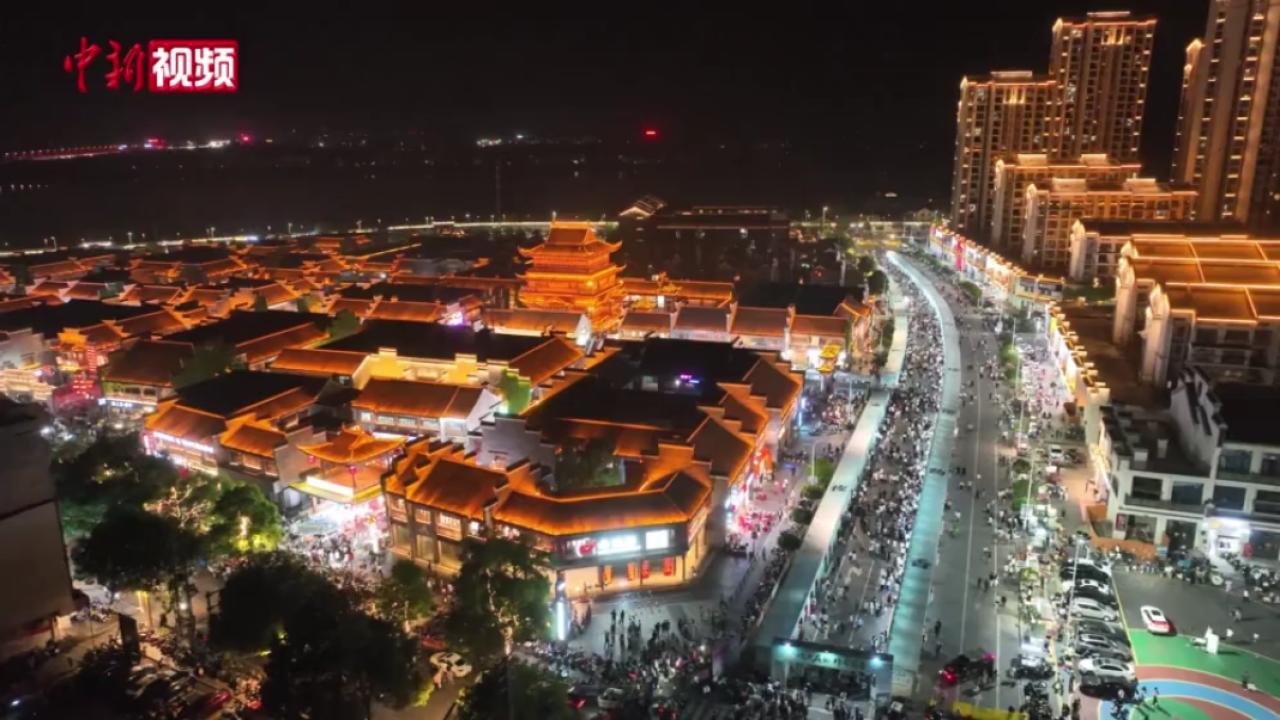 江西樟树：中医药文化夜市点亮千年“药都”
