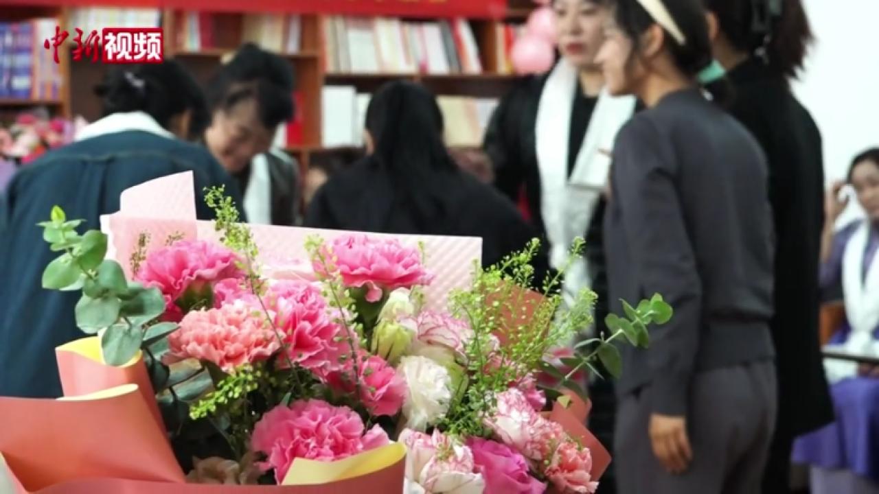 拉萨市儿童福利院“爱心妈妈”共度温馨母亲节
