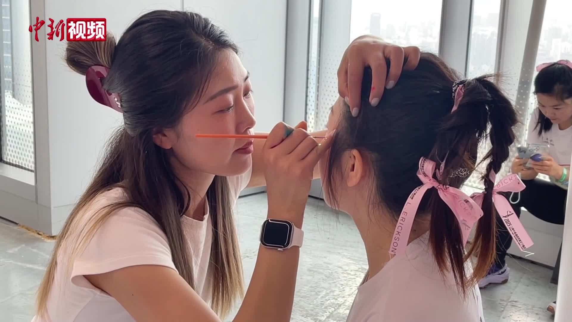 女子垂直馬拉松亮相中國(guó)第一高樓