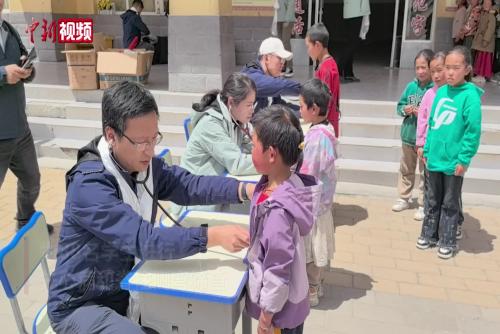 “同心·共鑄中國心”志愿者在甘南小學(xué)開展疾病篩查