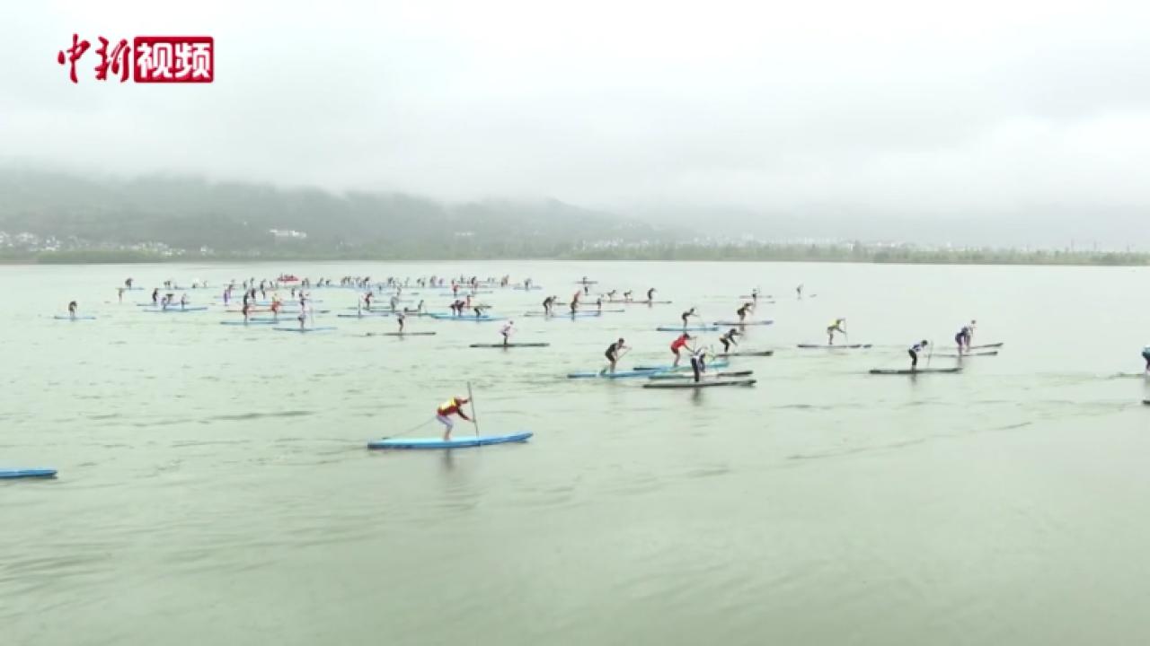 2025中国百城桨板公开赛丽江站开赛 “体育 + 旅游”新篇开启