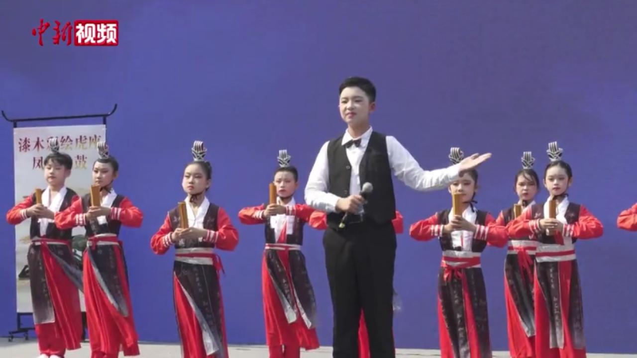 湖北荆州：百人诵读楚辞 传承千年楚韵