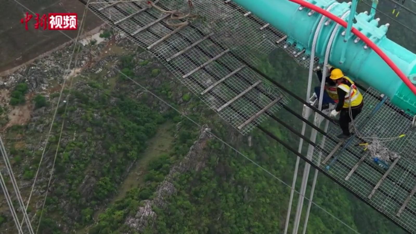 實(shí)拍貴州花江峽谷大橋貓道拆除