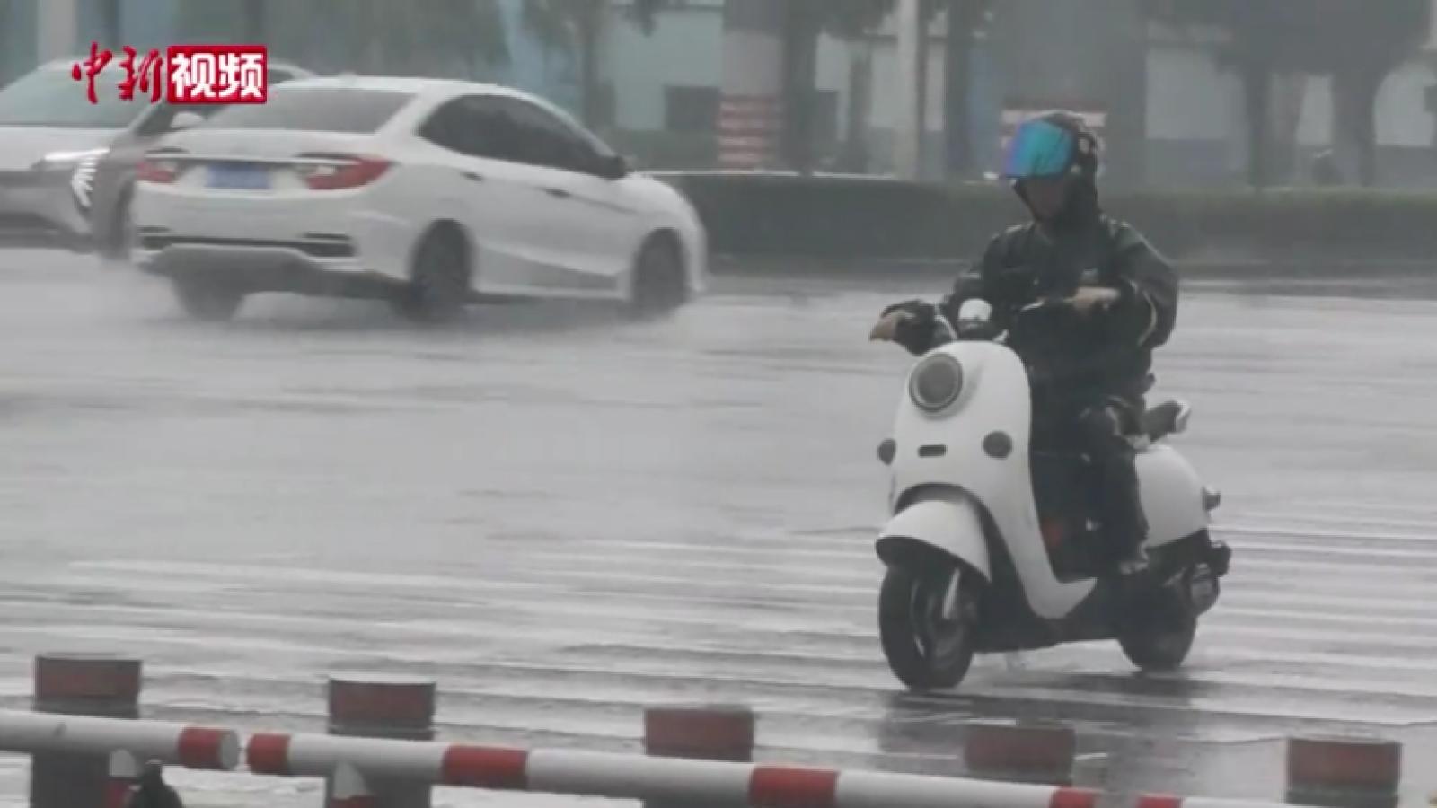 台风“蝴蝶”擦肩广西北海致暴雨