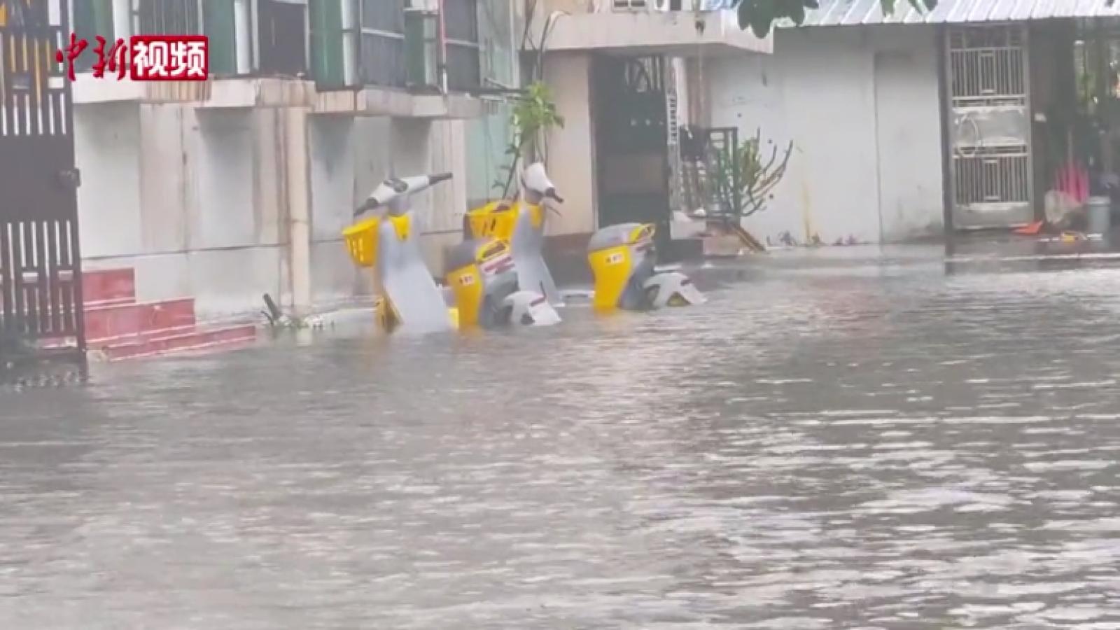 台风“蝴蝶”在海南省东方市沿海登陆