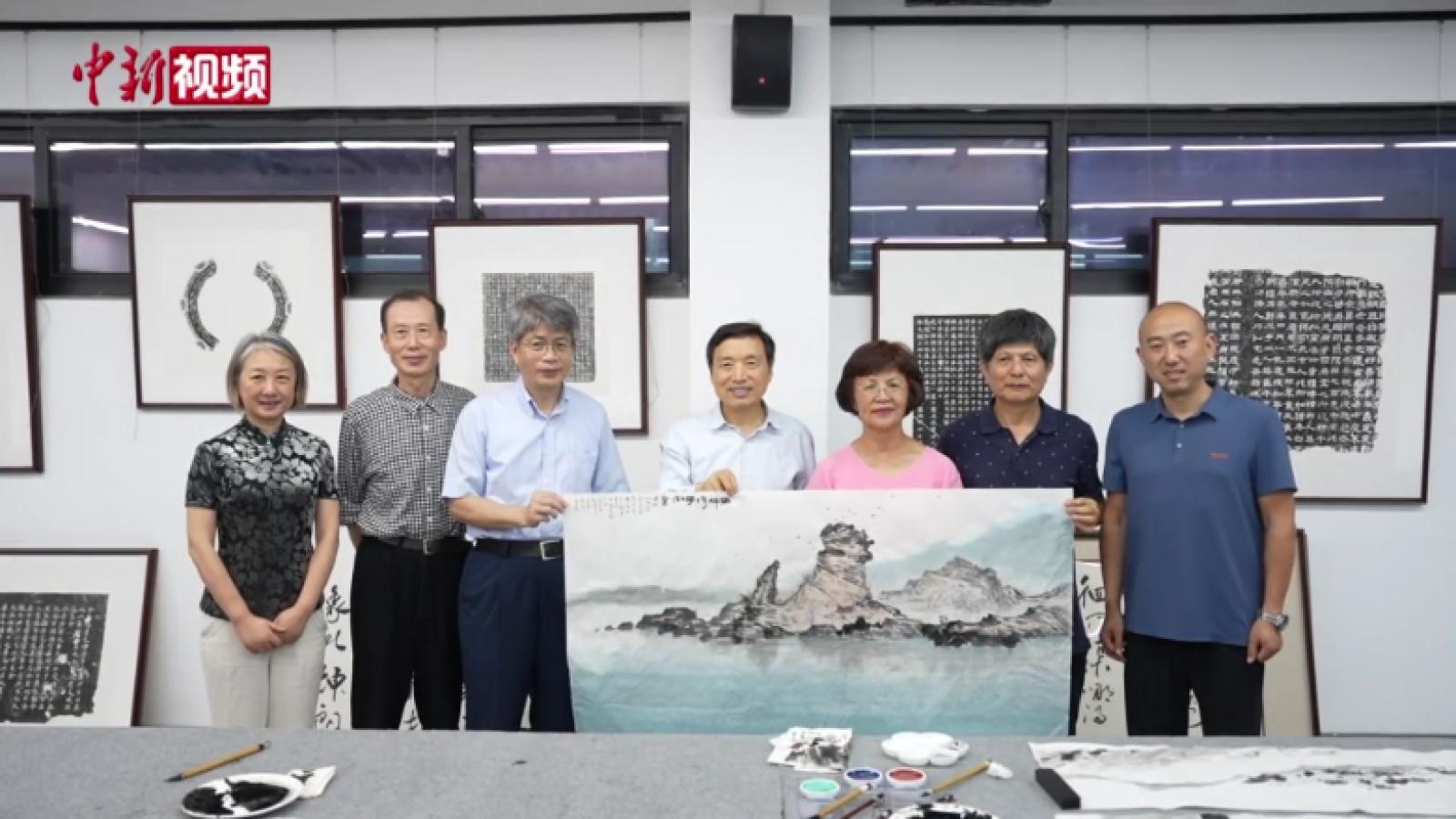 台湾美术学会代表到访安徽 两岸艺术家“共绘一幅画”
