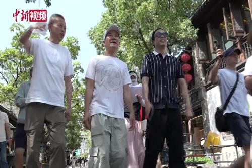 音乐人赵传：对南京印象深刻 各种小吃很美味