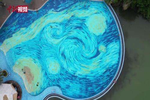 成都一游泳池化身夢(mèng)幻“星空畫”