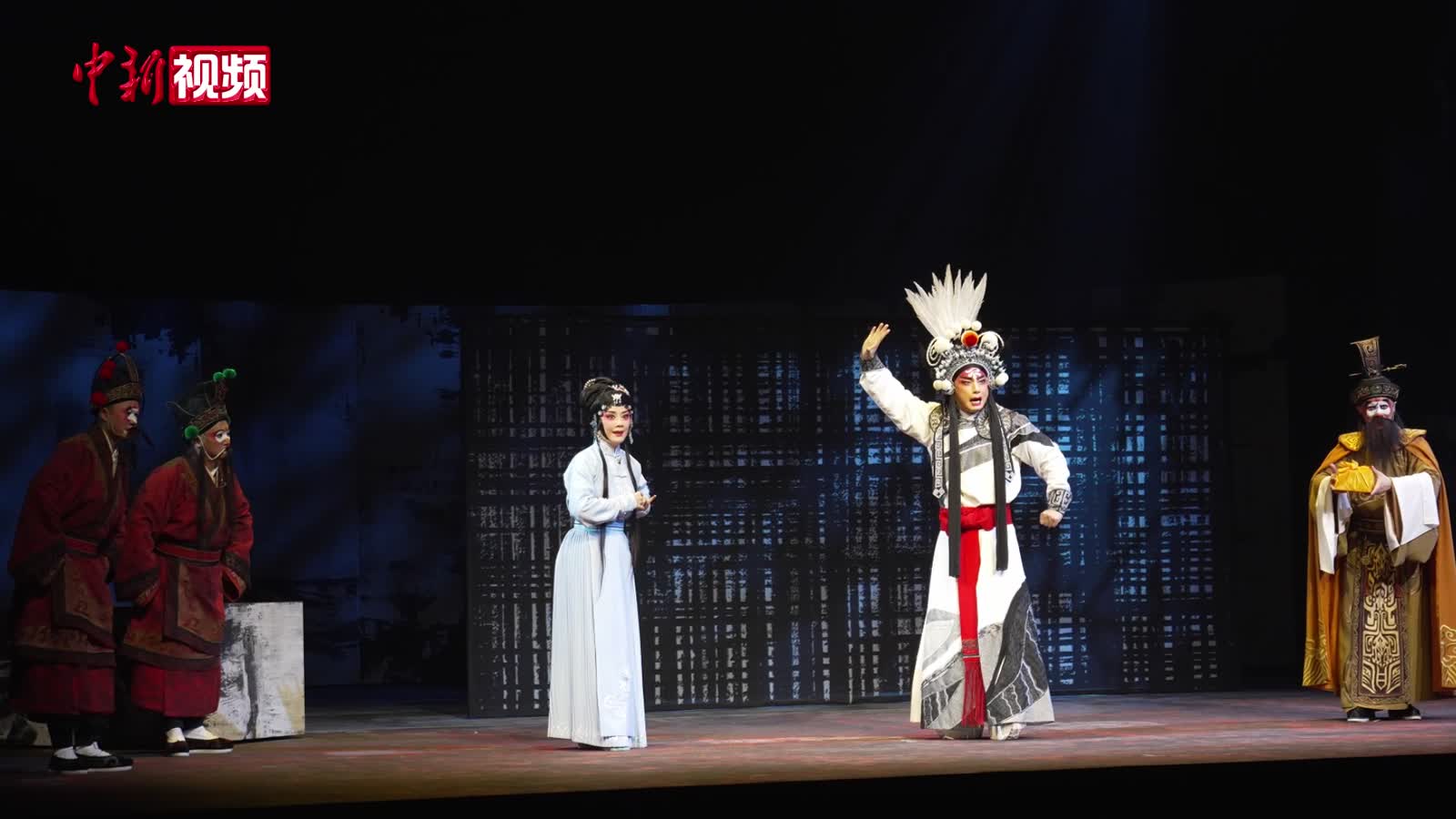 川剧大幕戏《巴蔓子将军》首演 创新演绎吸引年轻观众