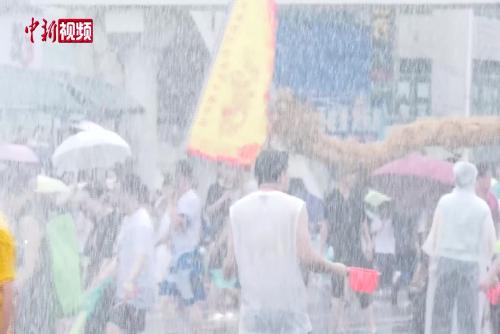 貴州德江“水龍節(jié)”：水花四濺祈豐年