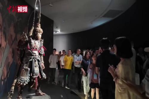 臺(tái)胞走進(jìn)《黑神話(huà)：悟空》藝術(shù)展 觸摸文化共鳴