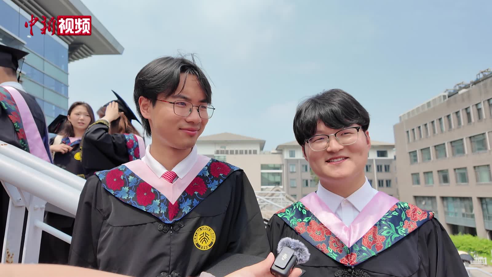 大學(xué)寢室的最后一晚 畢業(yè)生們?nèi)绾味冗^？