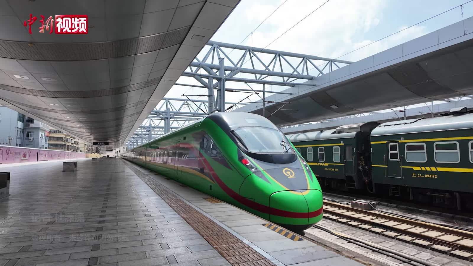 中老鐵路新增昆明至萬(wàn)象第二對(duì)國(guó)際旅客列車