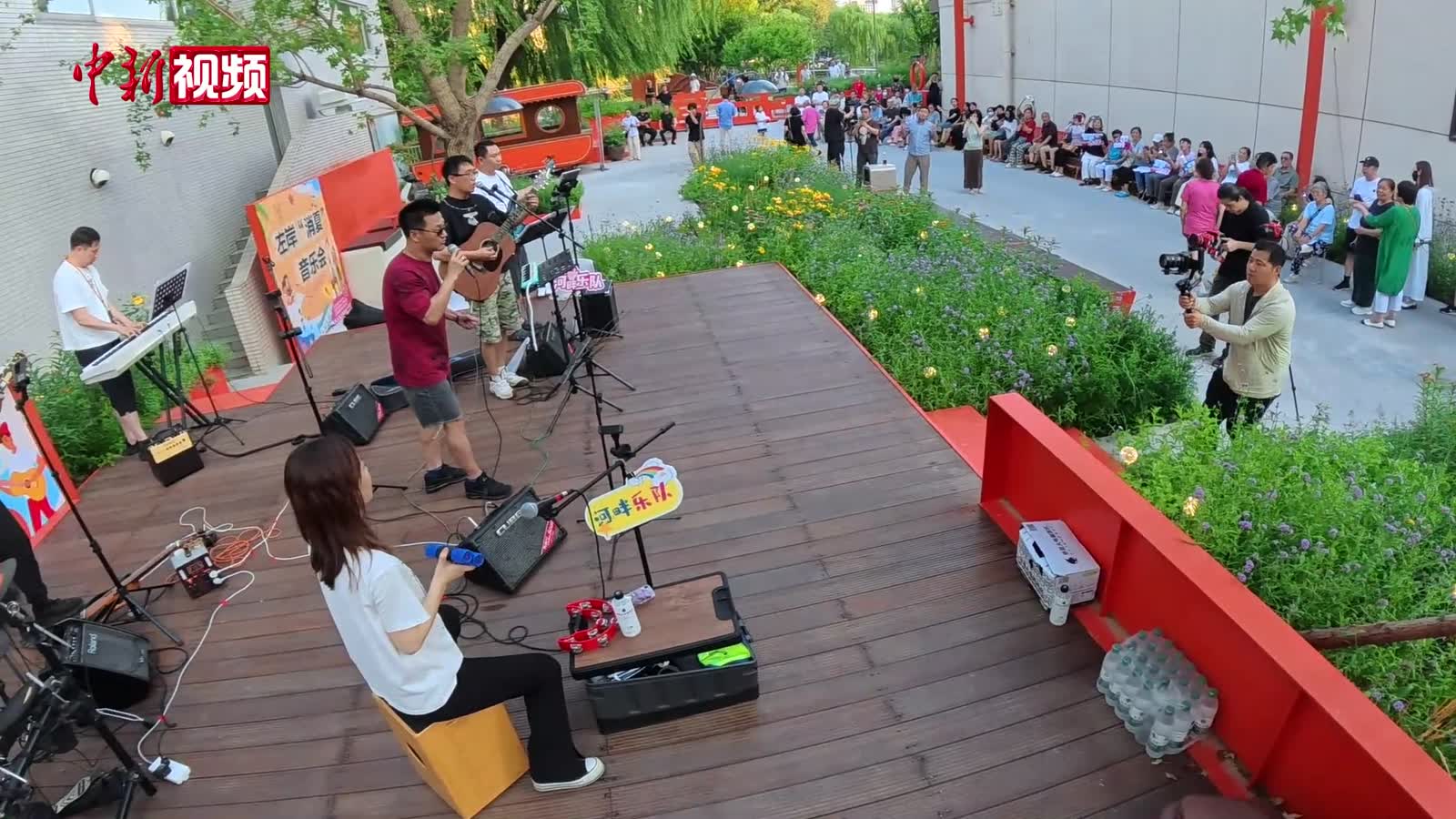 城市小巷升级焕新 北京亮马河畔上演“消夏”音乐会