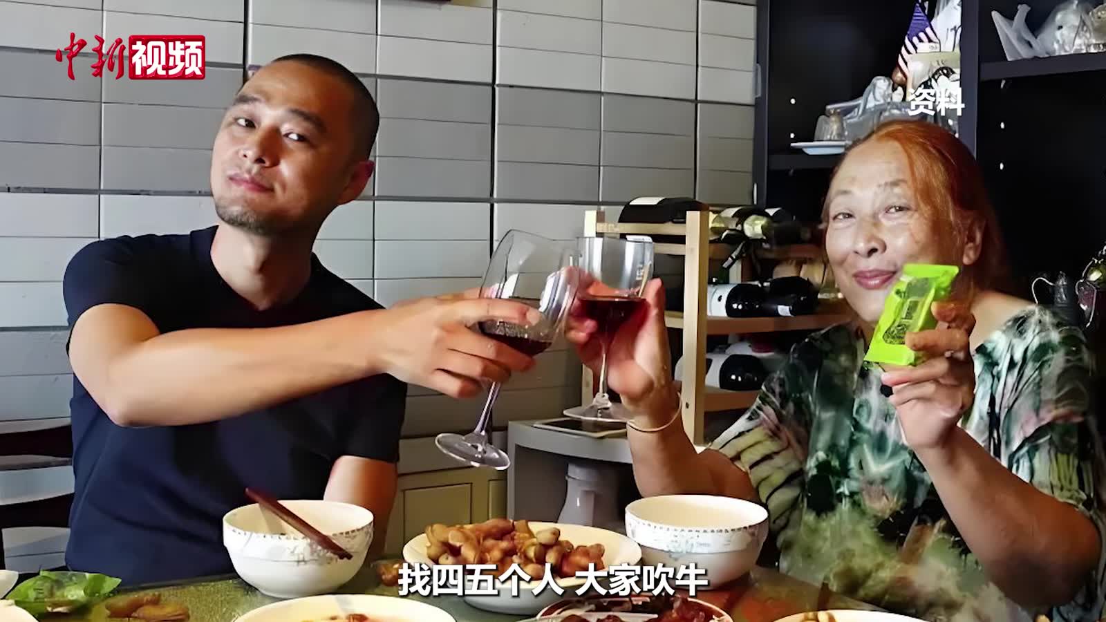 作家馮唐憶母親：“老太太給我巨大影響 要做就做第一”