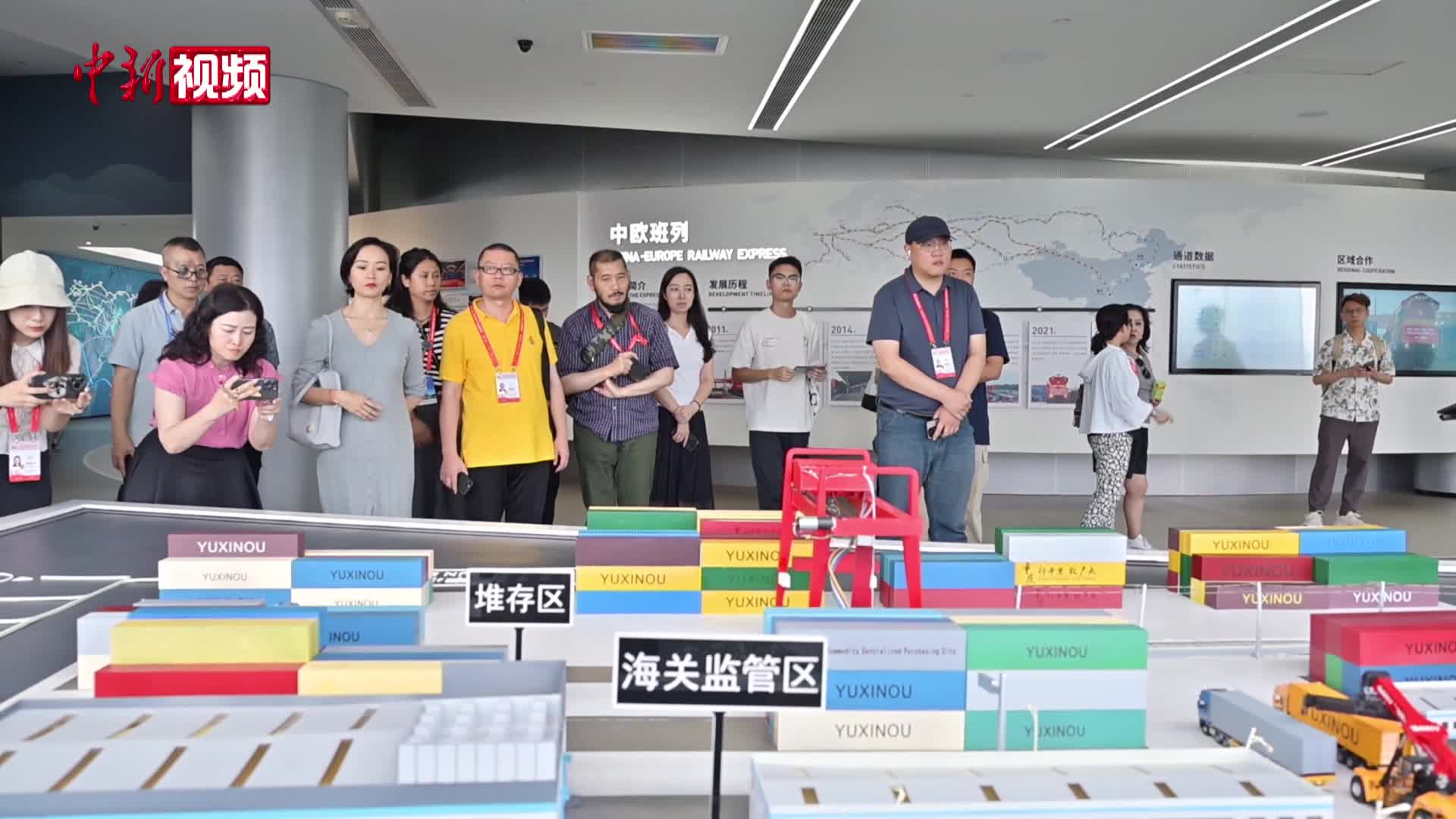 海外华媒重庆行 用笔触和镜头向世界讲述巴渝新故事