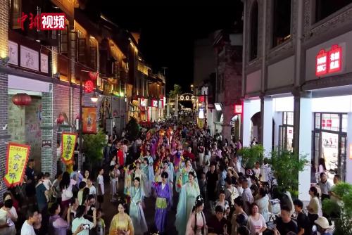 國(guó)風(fēng)快閃 瀑布煙花 古風(fēng)蹦迪 福建長(zhǎng)汀古城夏日文旅新玩法上線