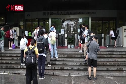 浙江杭州：图书馆兴起暑假“早八”自习潮