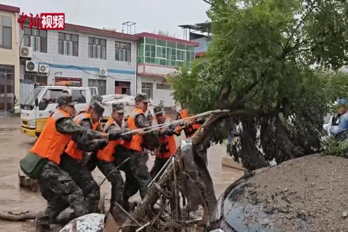 甘肃榆中强降雨引发山洪灾害 子弟兵迅速展开救援