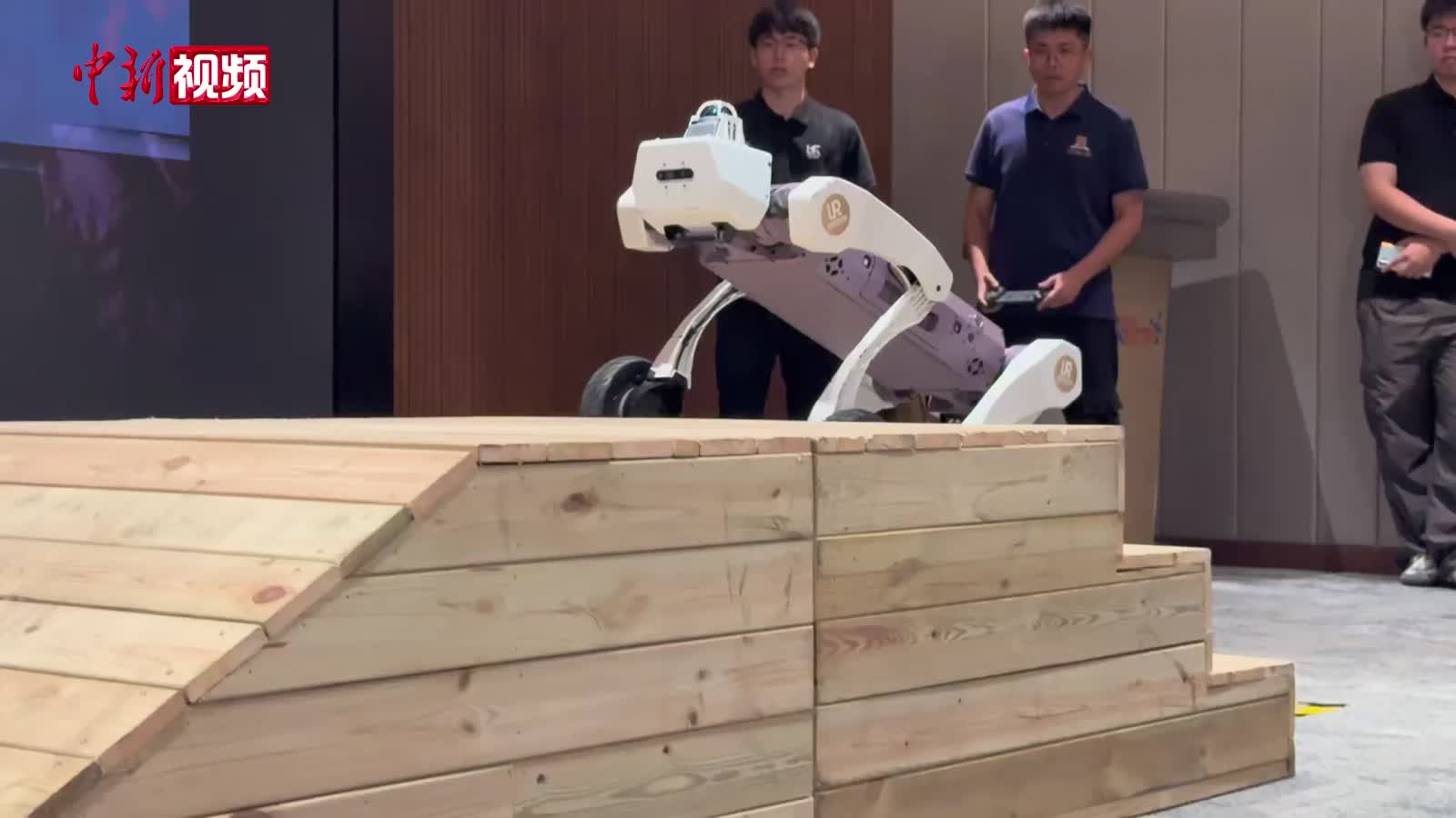 香港自主研發(fā)AI人形機械人平臺亮相