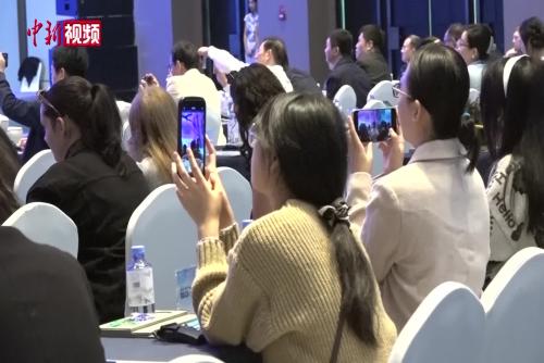 中英青年“湯顯祖故里”演繹“湯莎對話”