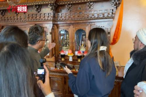 外媒记者走进拉萨民居 感受藏传佛教信仰的日常温度