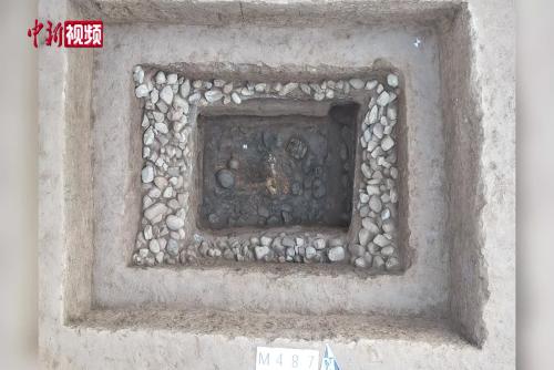 西安發(fā)現(xiàn)25座戰(zhàn)國積石墓 屬首次集中出現(xiàn)