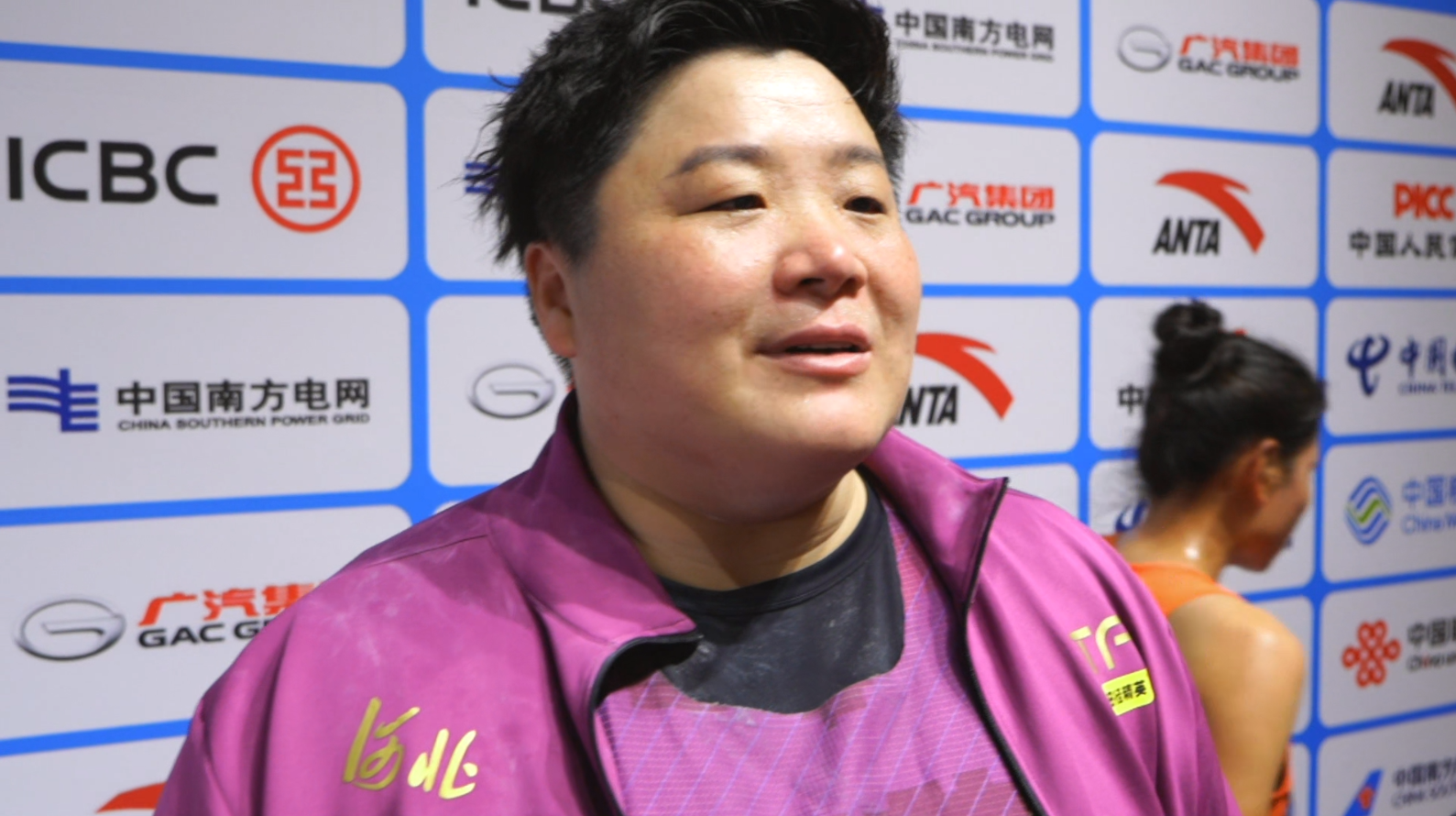 鞏立姣實現(xiàn)全運會女子鉛球“五連冠”后落淚