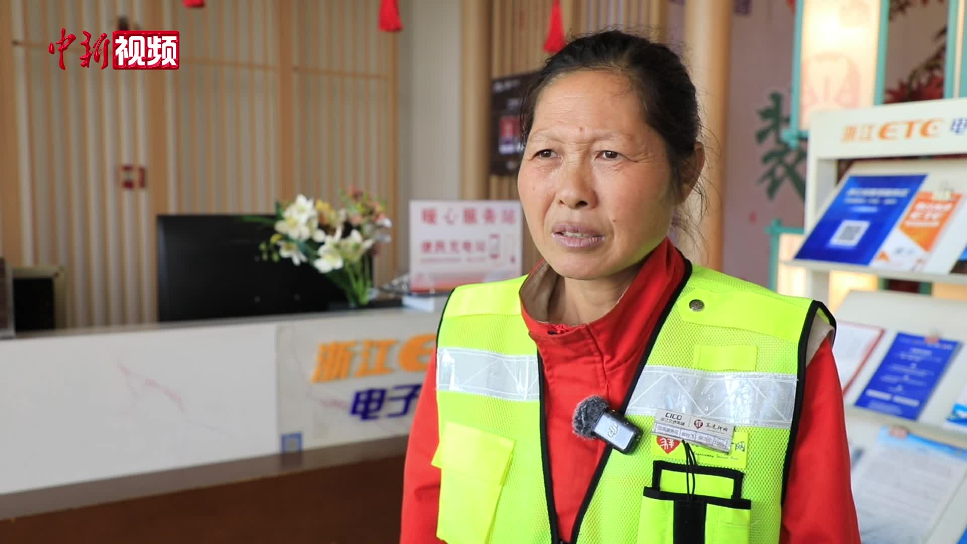 保潔阿姨流利英語幫荷蘭游客解困