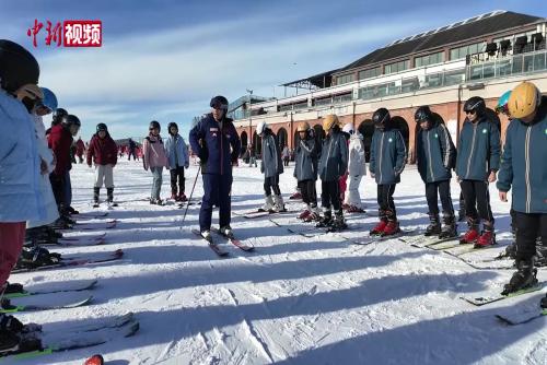 烏魯木齊市青少年“暢滑”雪假 為新雪季提前“加熱”