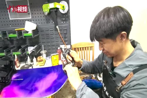 吉林雪场人气旺 “雪板医生”迎冬忙