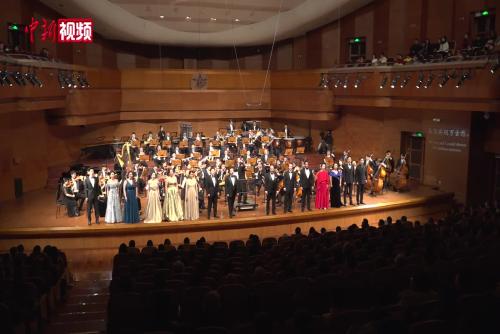 唐詩(shī)遇見(jiàn)交響樂(lè)：外國(guó)歌唱家字正腔圓演繹《將進(jìn)酒》《詠鵝》