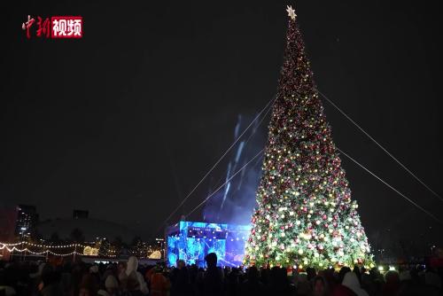 哈萨克斯坦首都点亮新年枞树