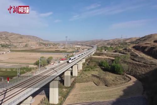 包银高铁开通运营 京兰通道实现全线贯通