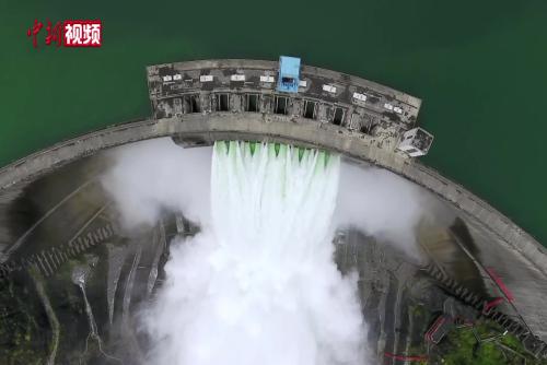 叶巴滩水电站首批机组投产