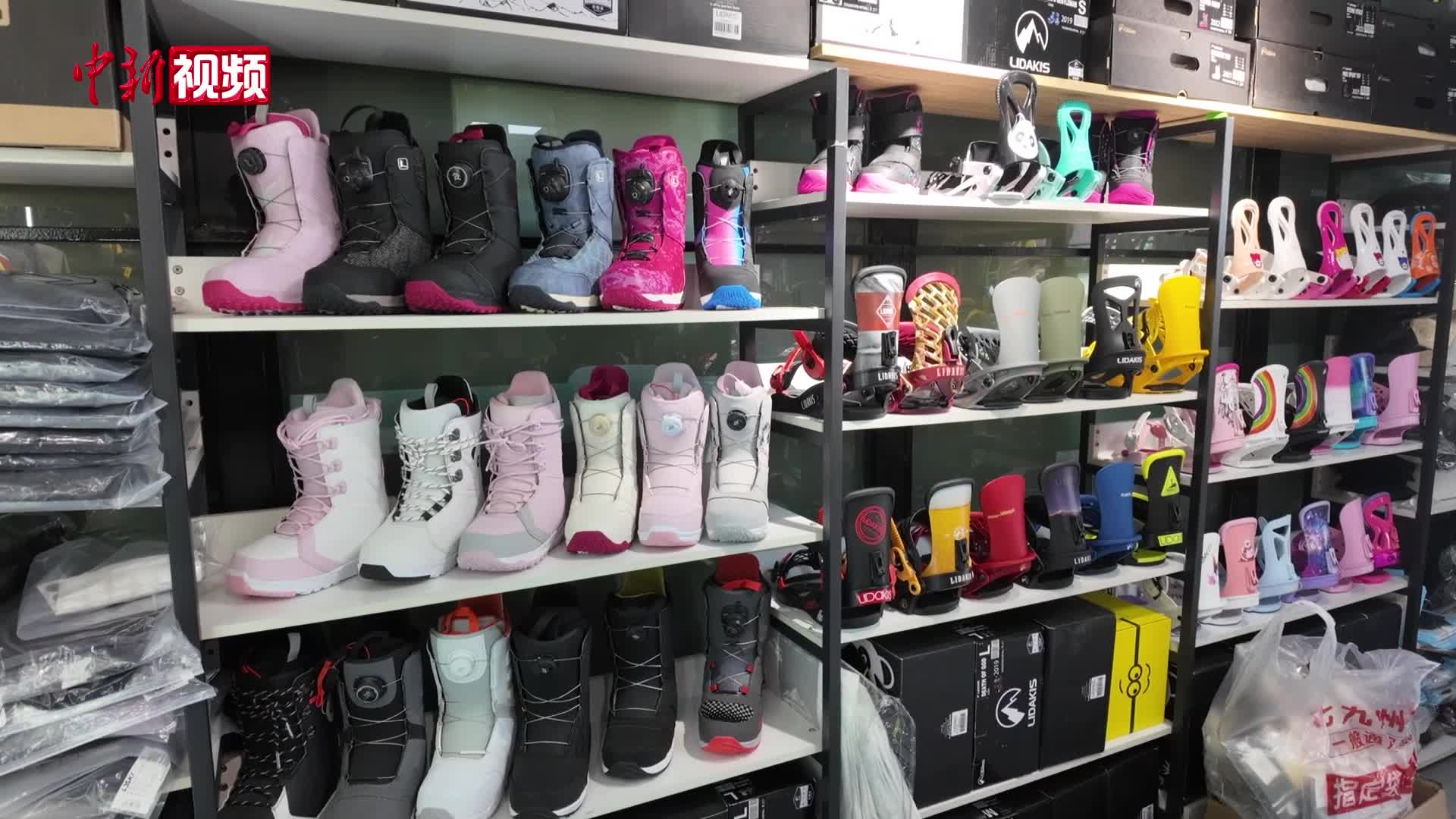 小雪具店撬動(dòng)大市場(chǎng)：烏魯木齊“冰雪經(jīng)濟(jì)”新玩法