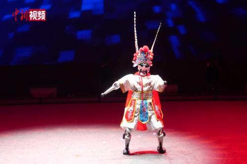 广西南宁上演 “机甲舞林大会”   科幻片成“纪录片”